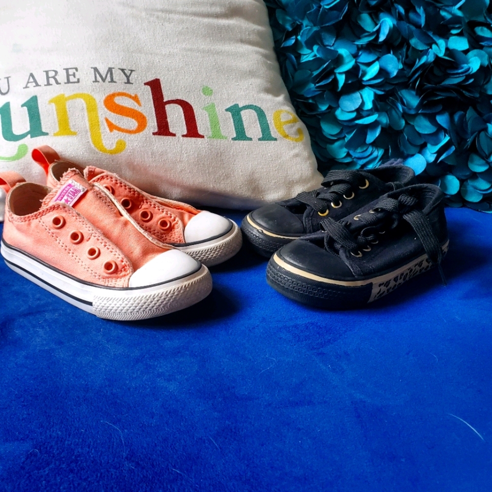 Converse toddler shoes size 7